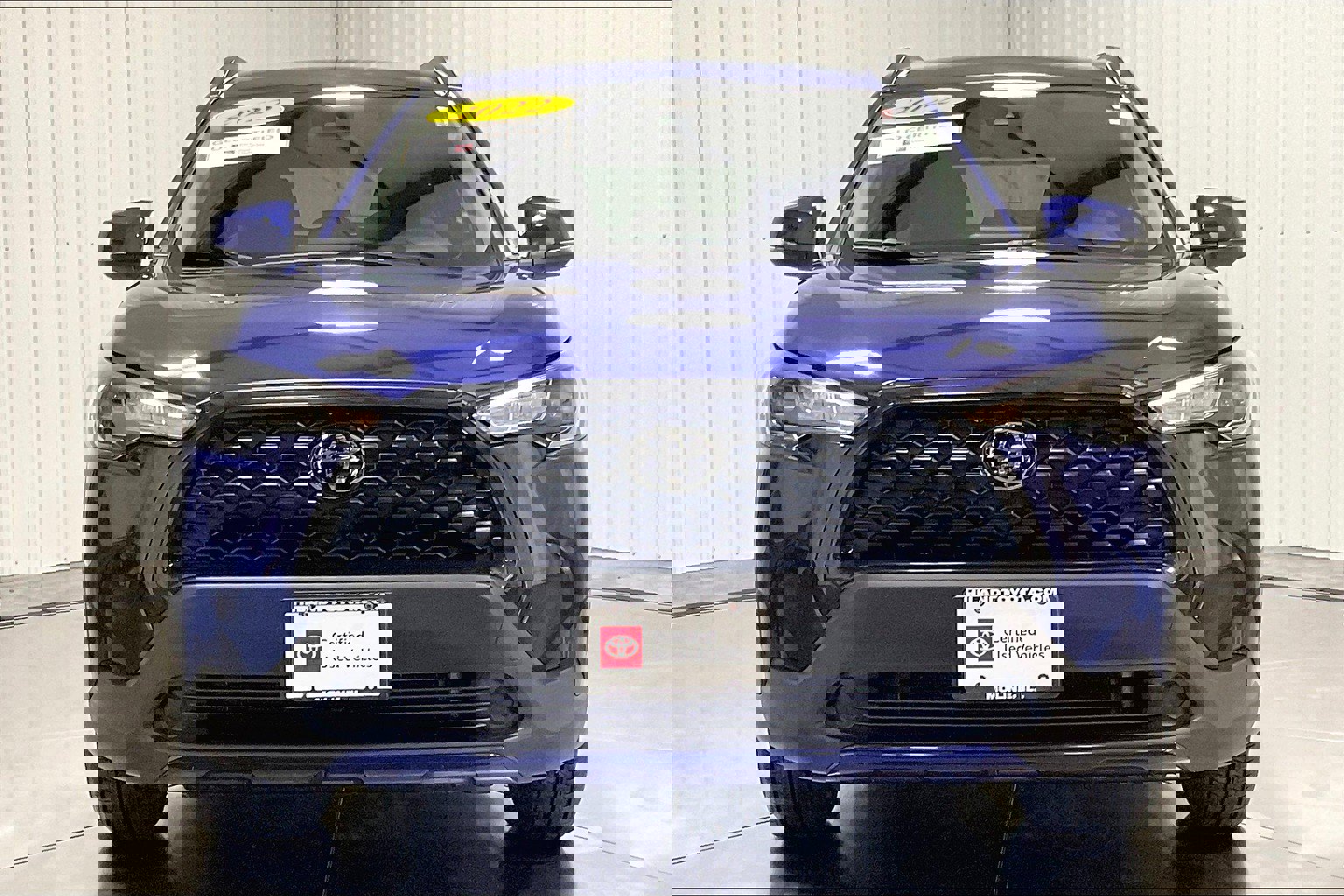 2022 Toyota Corolla Cross LE photo 2