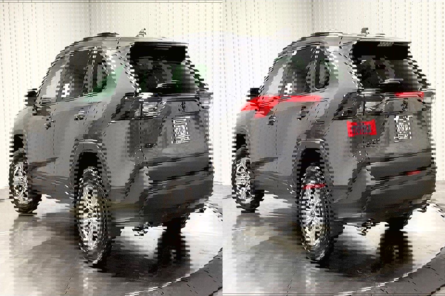 2025 Toyota RAV4 XLE photo 3