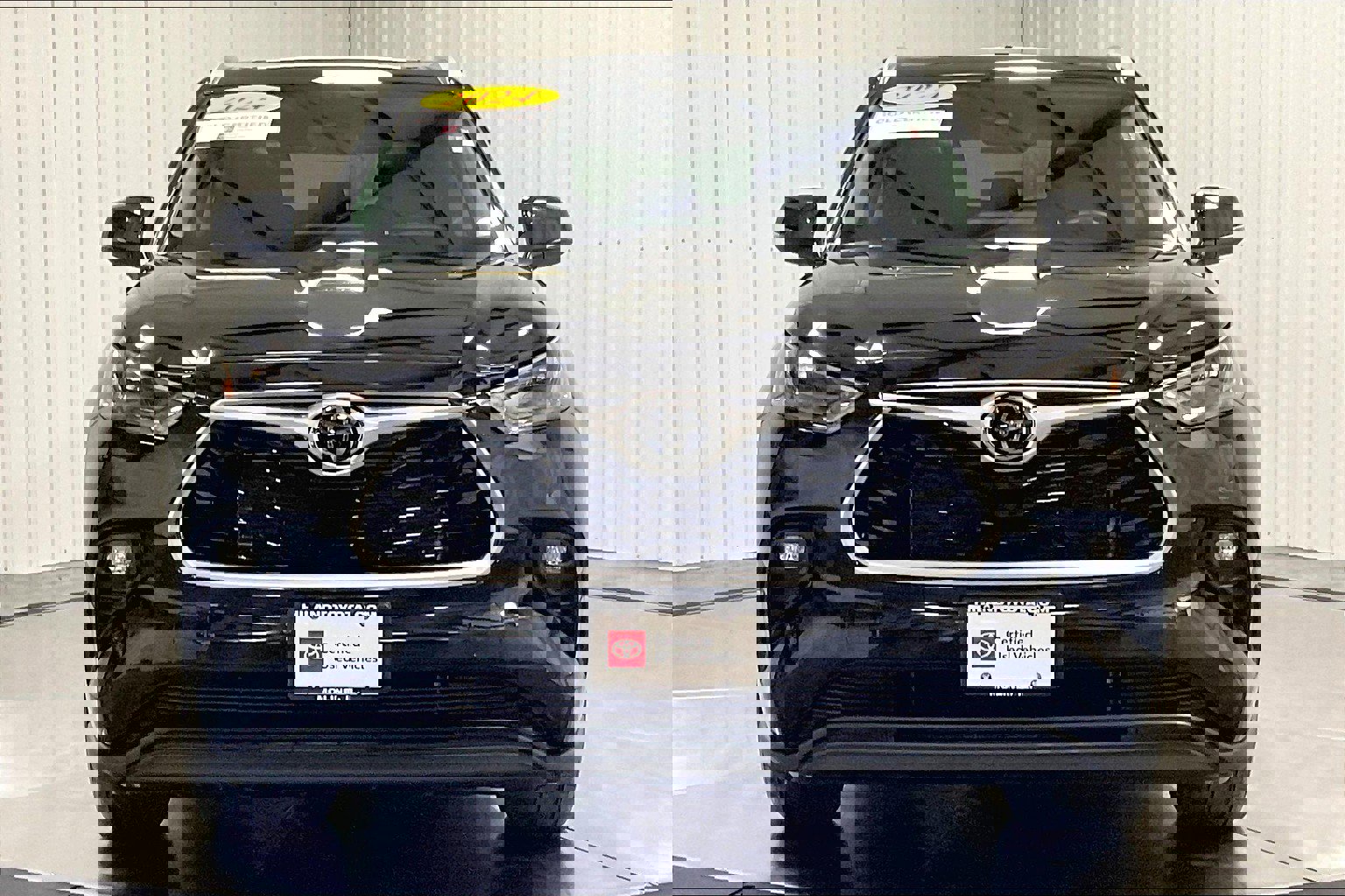 Certified 2024 Toyota Highlander XLE with VIN 5TDKDRBH9RS529638 for sale in Moline, IL