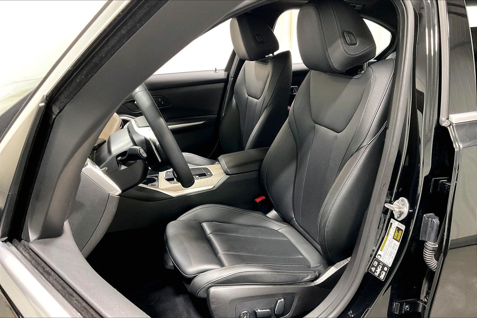 2025 BMW 3 Series 330i - Photo 25