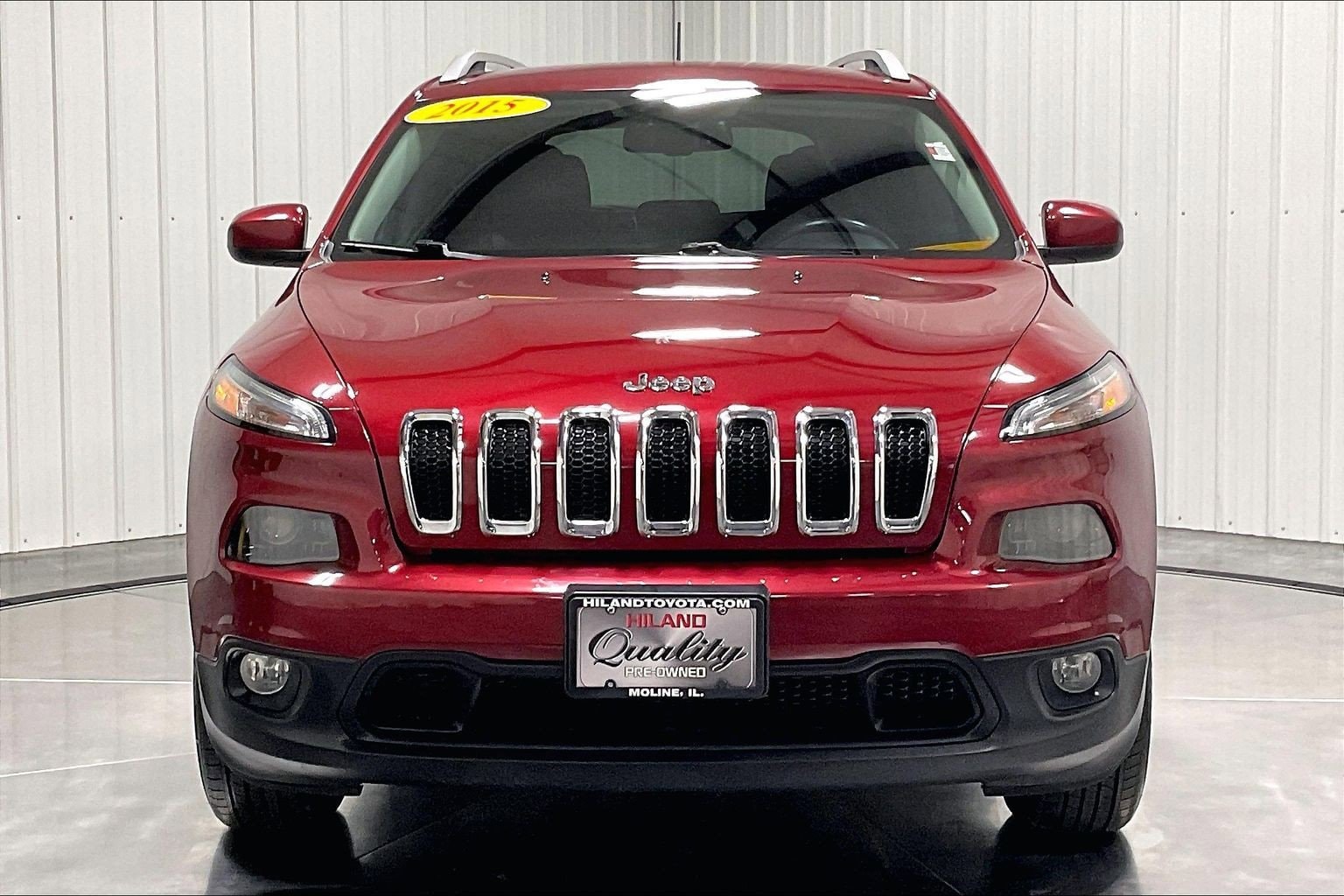 Used 2015 Jeep Cherokee Latitude with VIN 1C4PJMCB0FW686983 for sale in Moline, IL