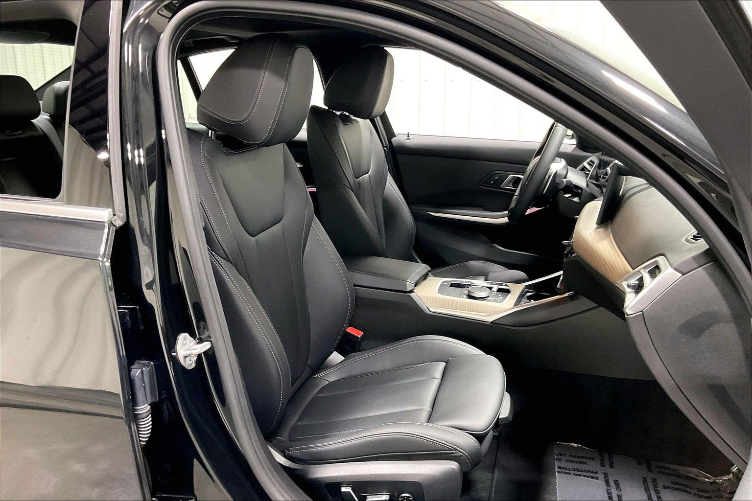 2025 BMW 3 Series 330i - Photo 7