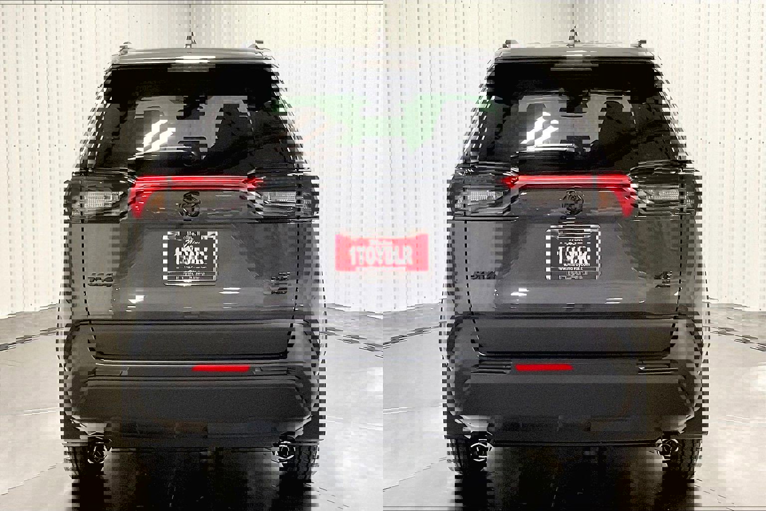 2025 Toyota RAV4 XLE photo 4