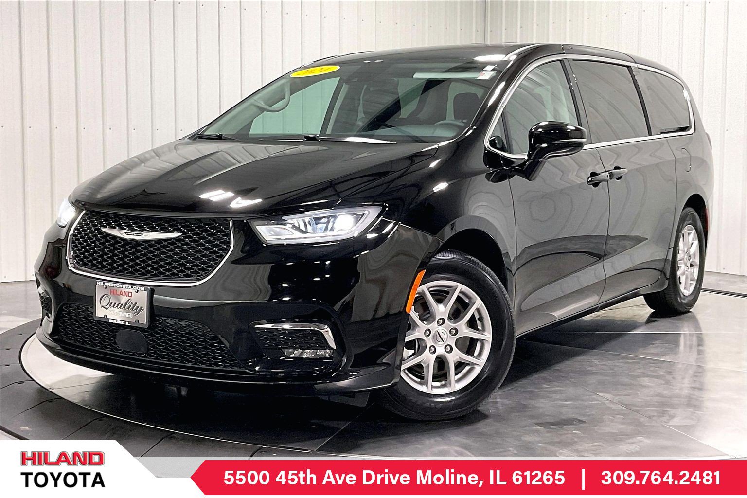 2024 Chrysler Pacifica Touring L's photo