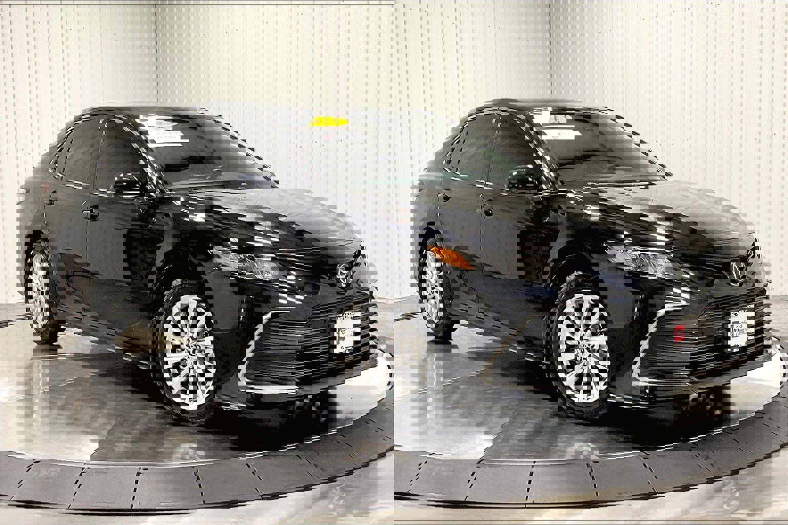 2023 Toyota Camry LE photo 3
