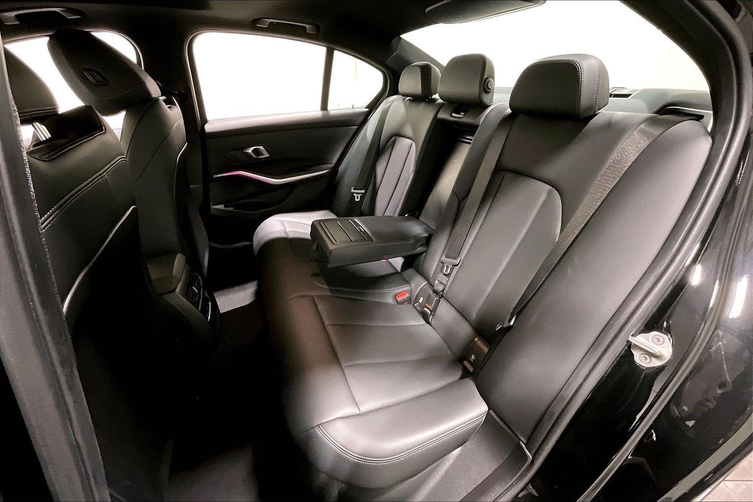 2025 BMW 3 Series 330i - Photo 26