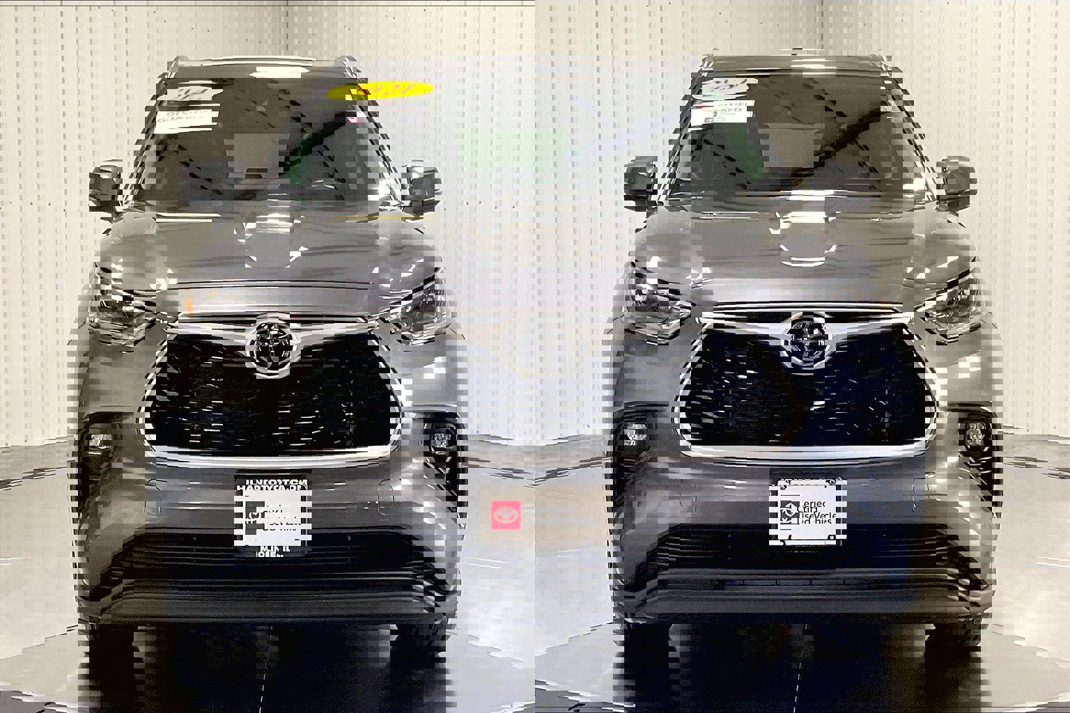 2021 Toyota Highlander XLE photo 2