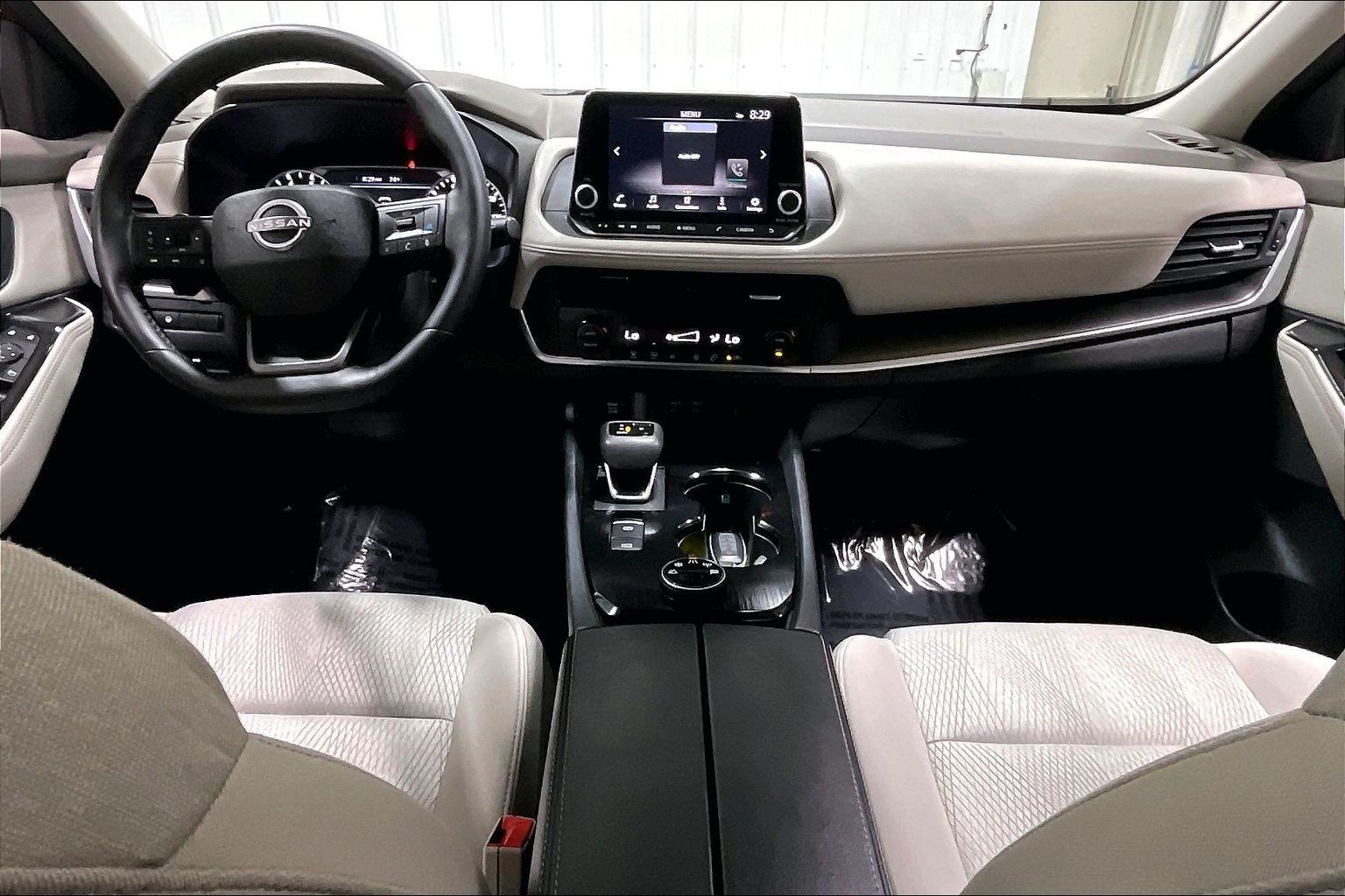 2025 Nissan Rogue SV - Photo 14