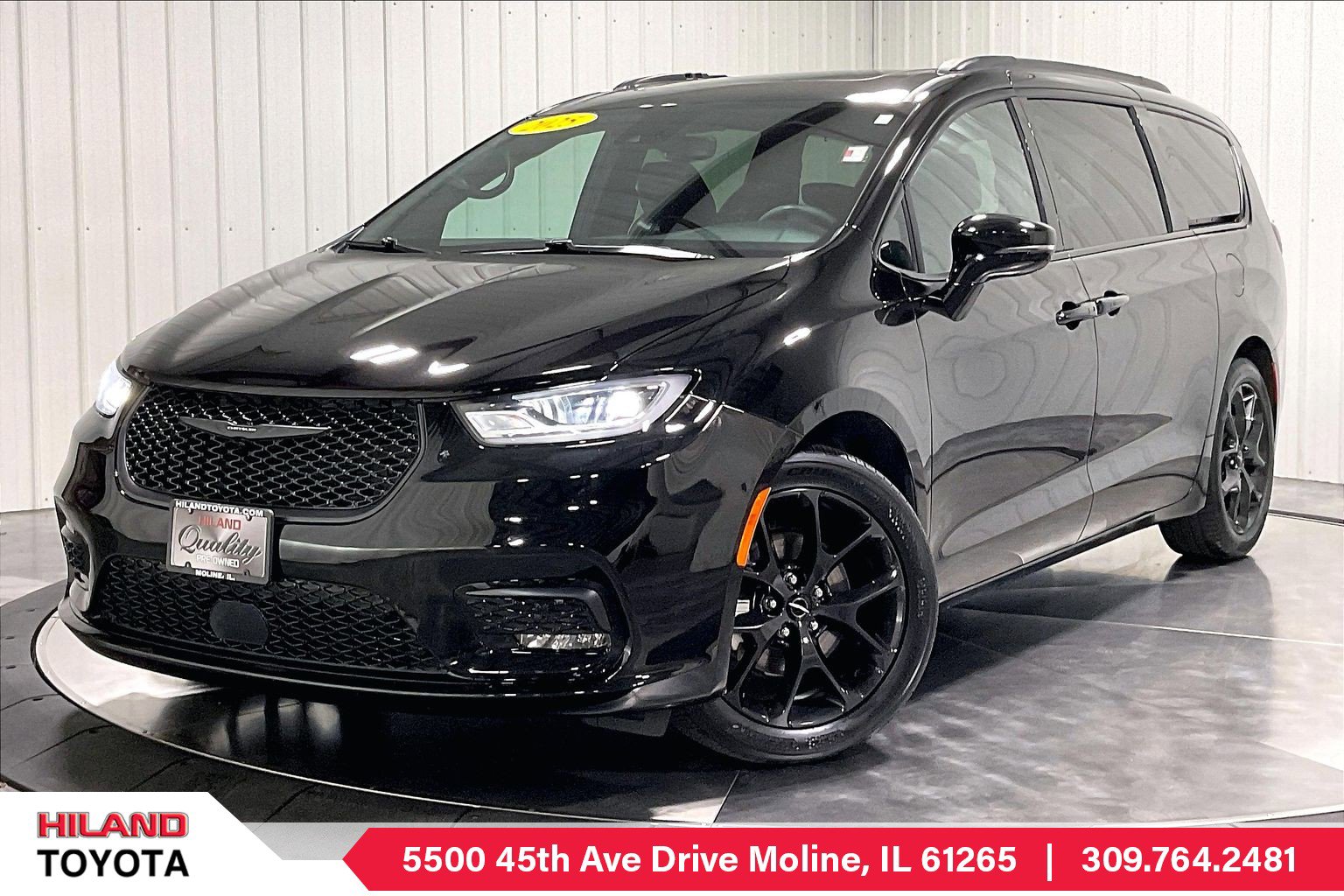 2025 Chrysler Pacifica Limited's photo