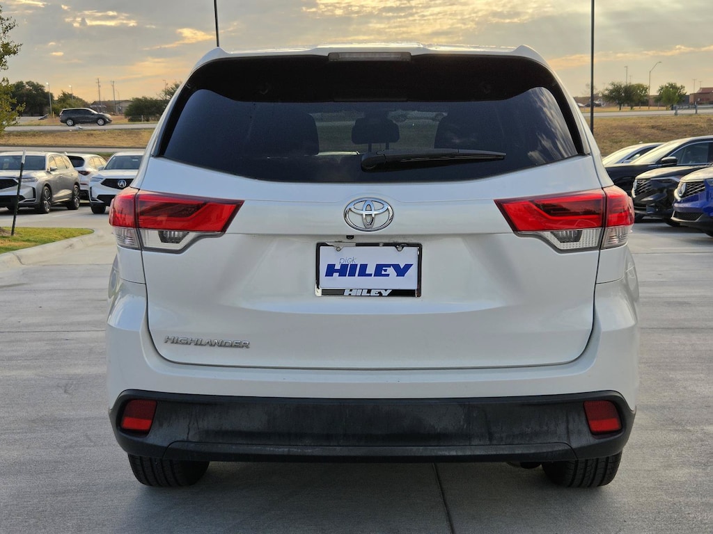 Used 2017 Toyota Highlander LE I4 SUV