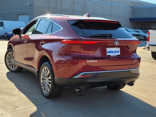 2022 Toyota Venza XLE photo 2