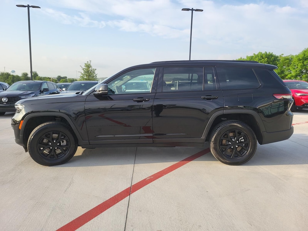 Used 2025 Jeep Grand Cherokee L Laredo SUV