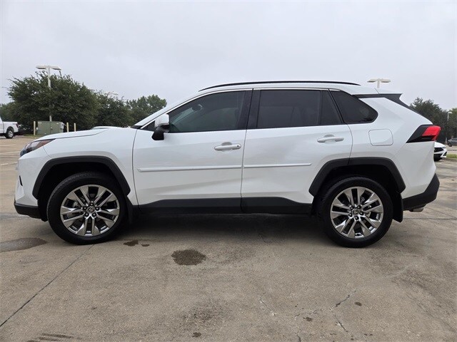 2023 Toyota RAV4 XLE Premium photo 3