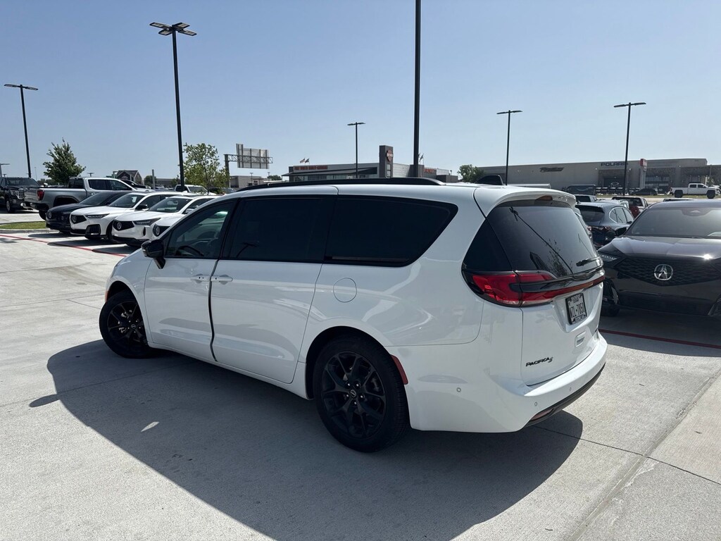 Used 2025 Chrysler Pacifica Limited Van Passenger Van