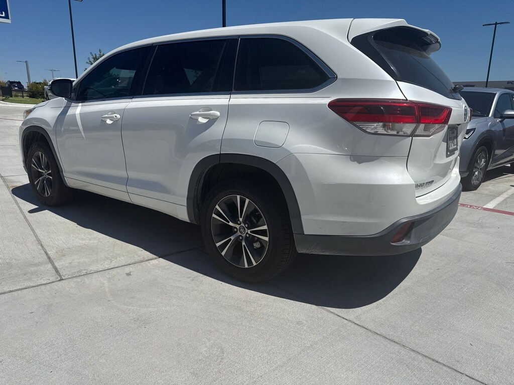 Used 2017 Toyota Highlander LE I4 SUV
