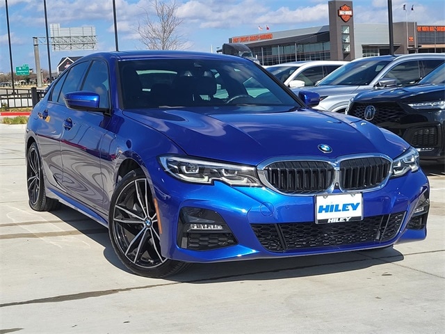 2020 BMW 3 Series 330i's photo