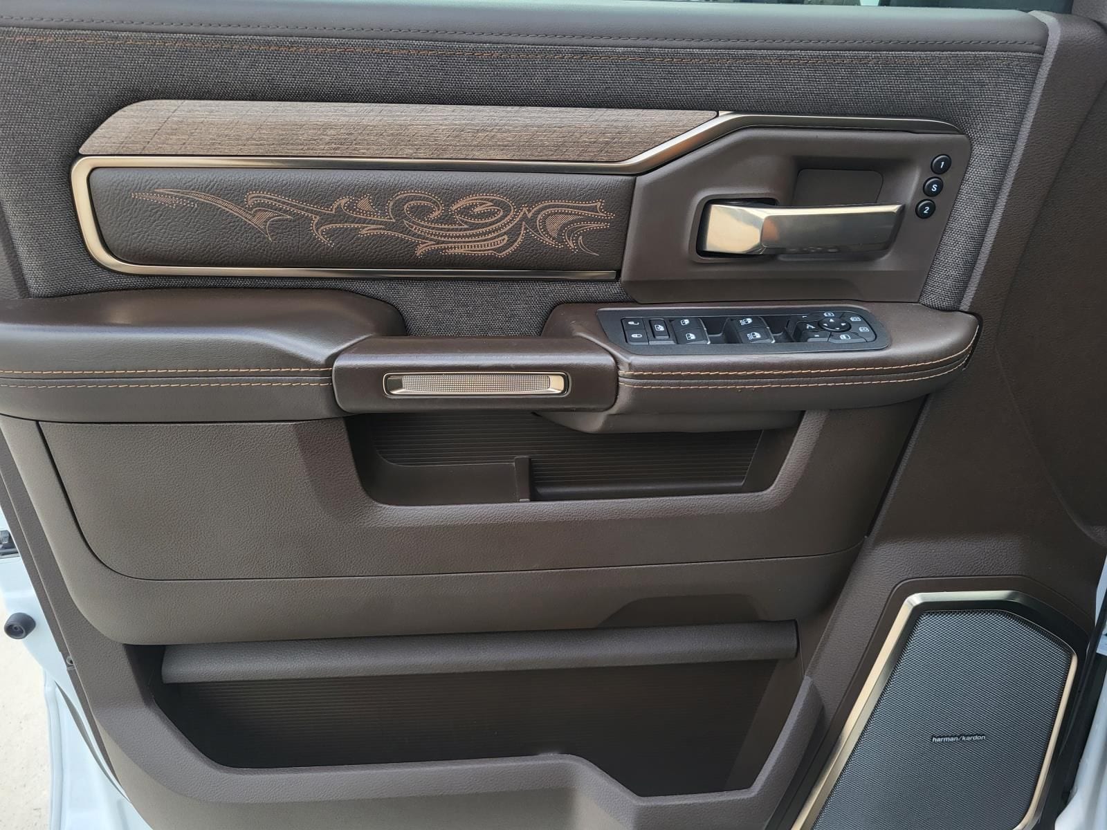 2025 RAM Ram 3500 Pickup Limited/Longhorn - Photo 13