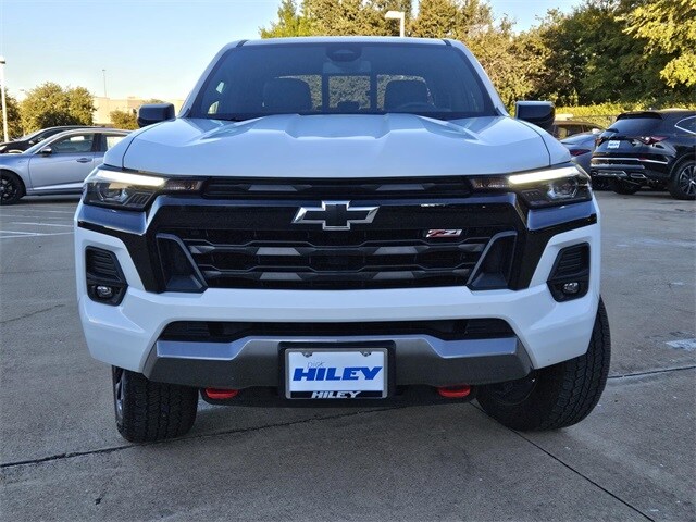 2024 Chevrolet Colorado Z71 photo 2