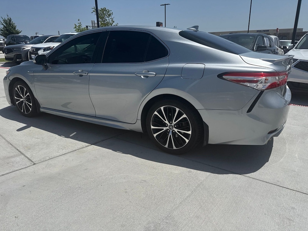 Used 2020 Toyota Camry Hybrid SE Sedan