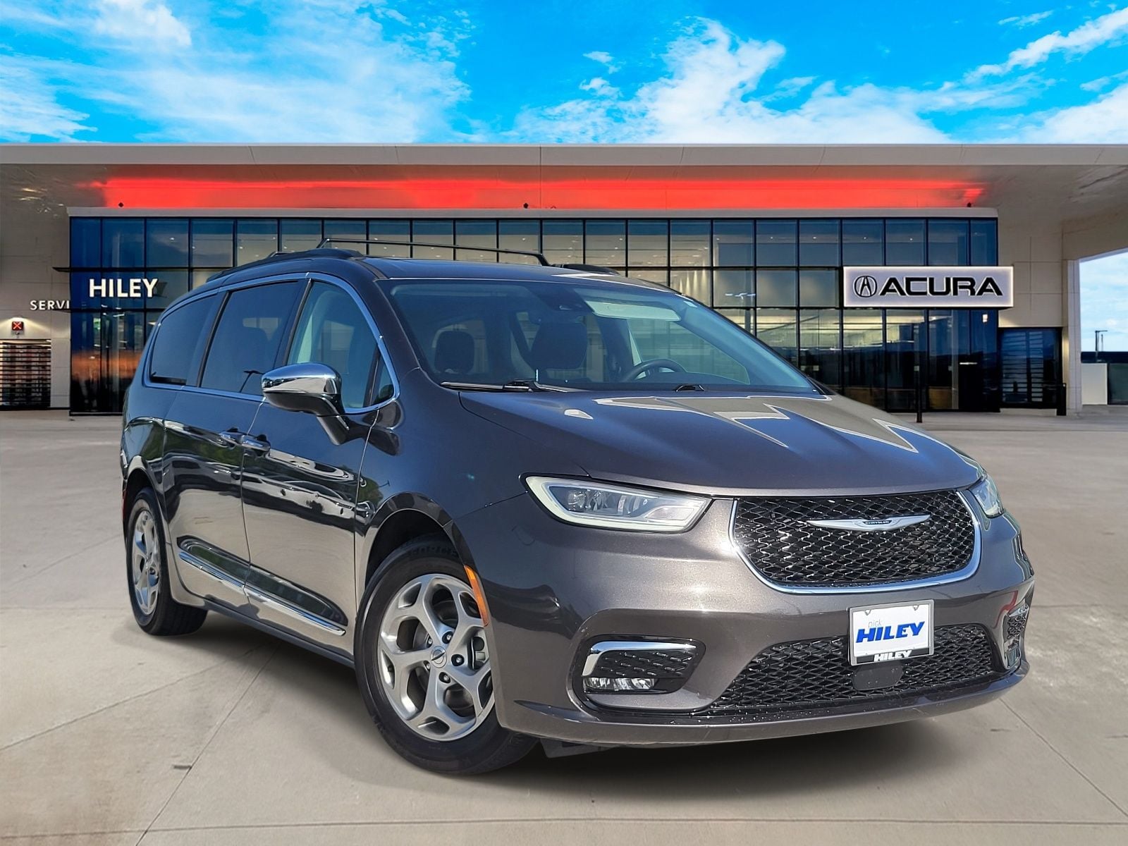2023 Chrysler Pacifica Limited's photo