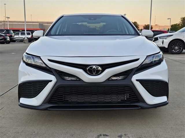 2023 Toyota Camry SE photo 2