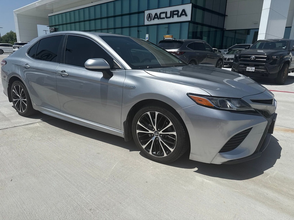 Used 2020 Toyota Camry Hybrid SE Sedan