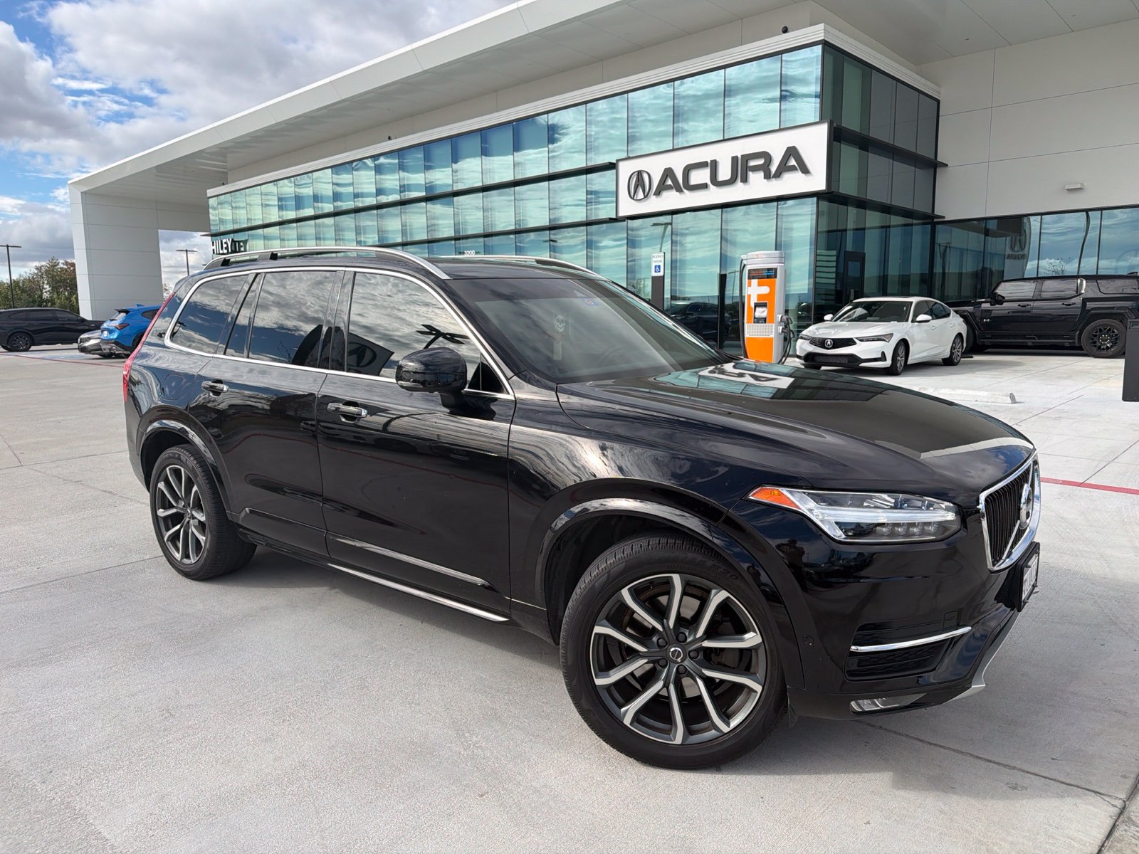 2017 Volvo XC90 Momentum