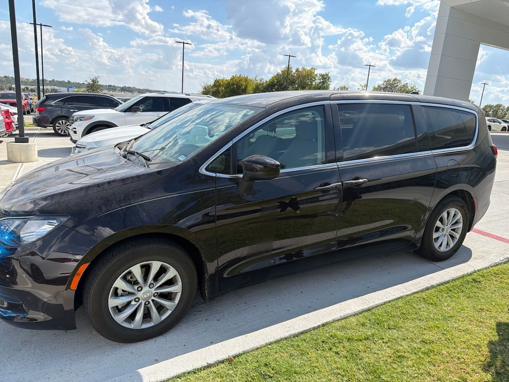 Used 2017 Chrysler Pacifica Touring Van