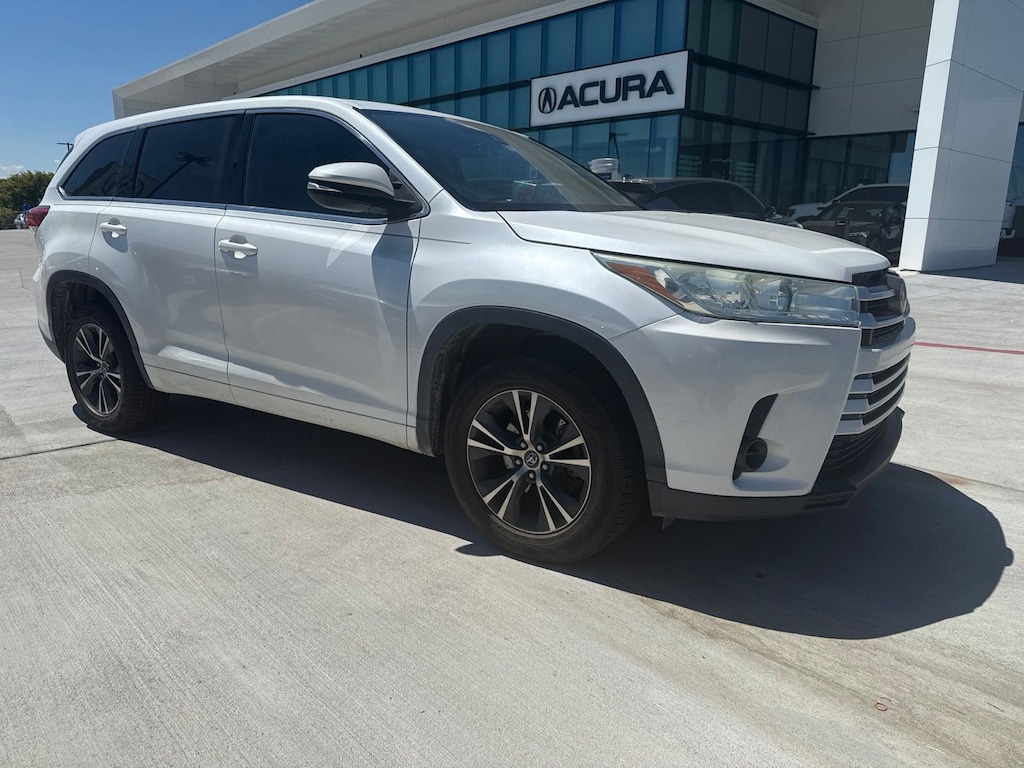 Used 2017 Toyota Highlander LE I4 SUV