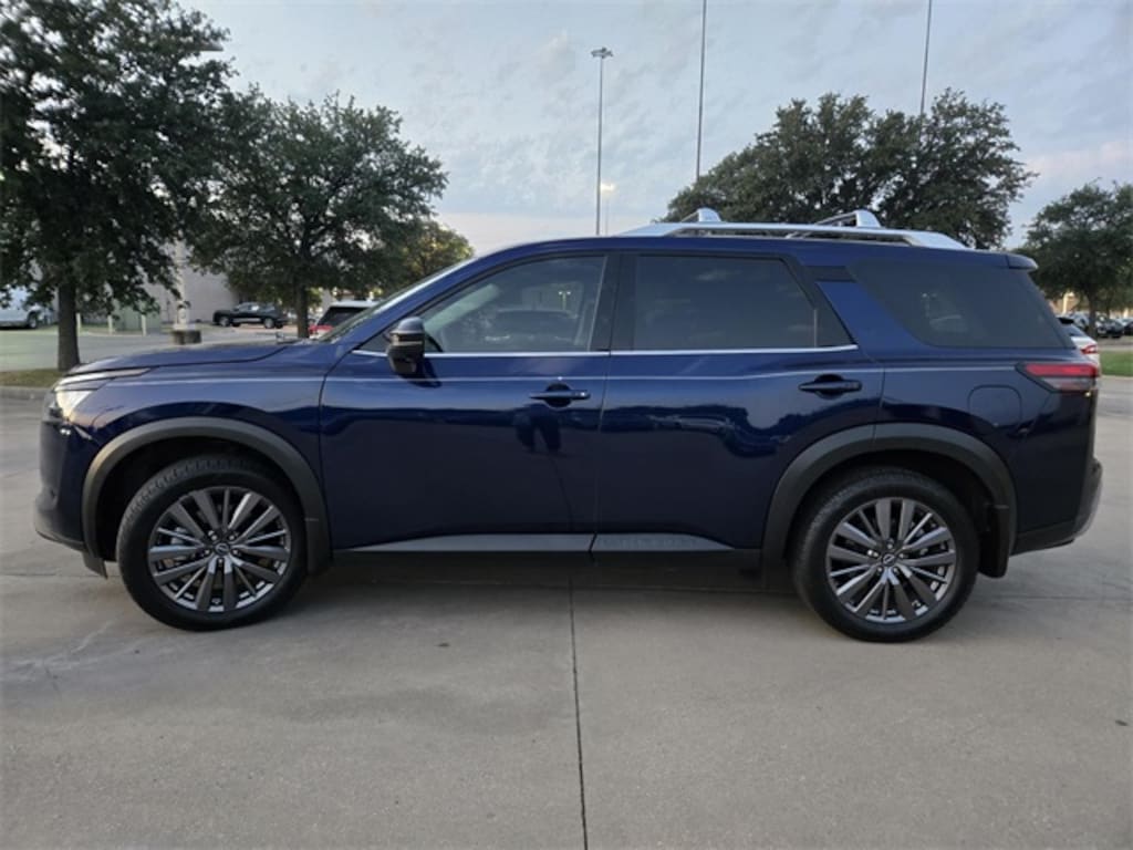 Used 2024 Nissan Pathfinder SL SUV