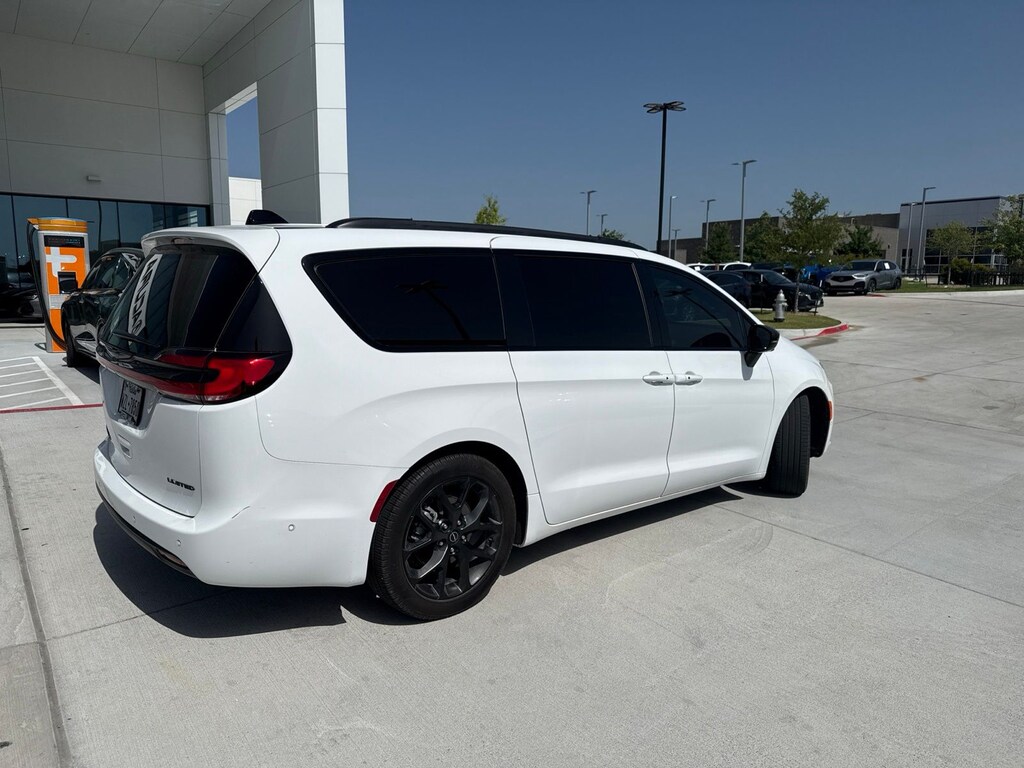 Used 2025 Chrysler Pacifica Limited Van Passenger Van