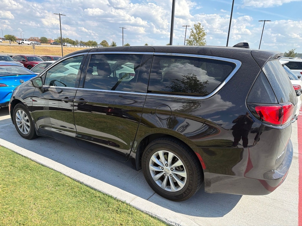 Used 2017 Chrysler Pacifica Touring Van