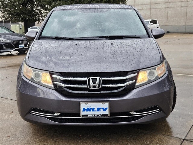 2016 Honda Odyssey SE photo 2