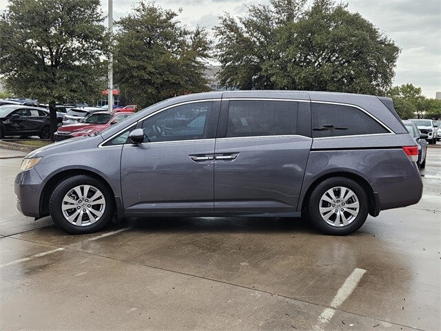 2016 Honda Odyssey SE photo 3