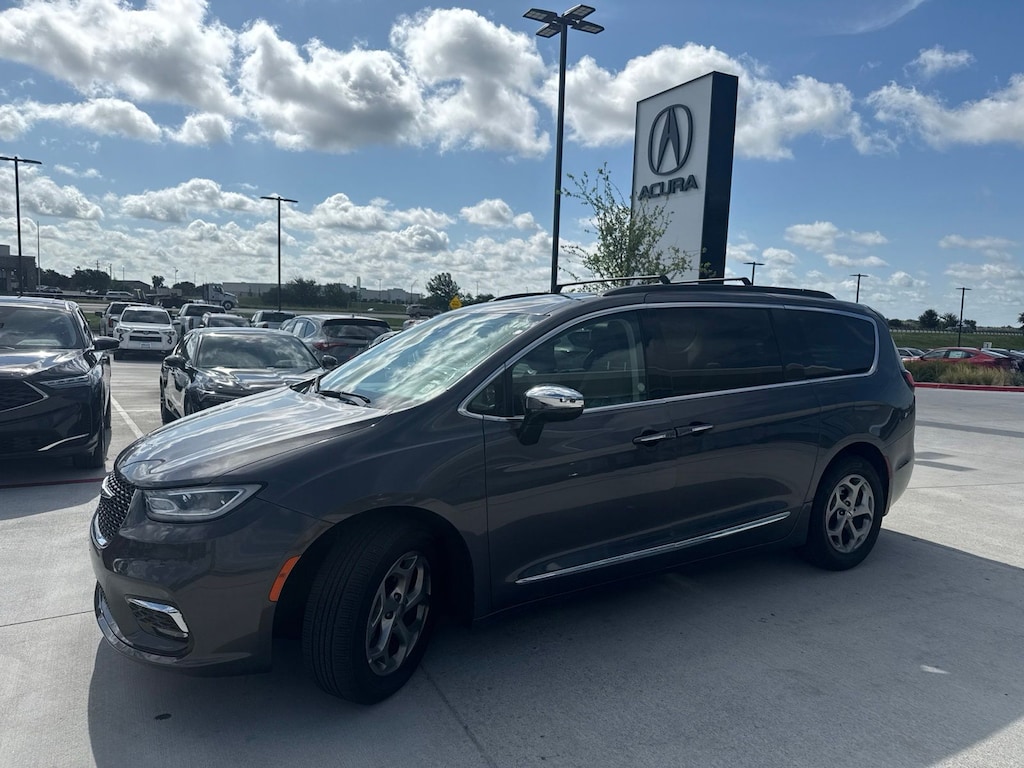 Used 2023 Chrysler Pacifica Limited Van Passenger Van