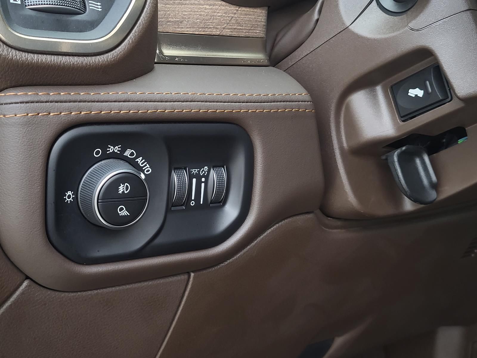 2025 RAM Ram 3500 Pickup Limited/Longhorn - Photo 18