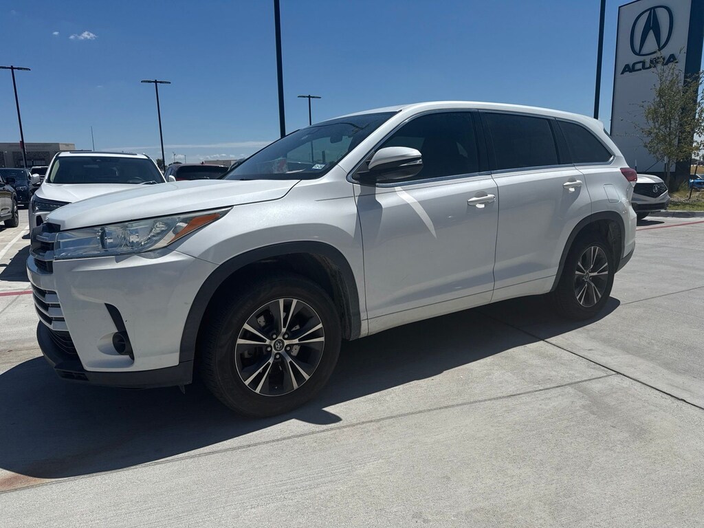 Used 2017 Toyota Highlander LE I4 SUV