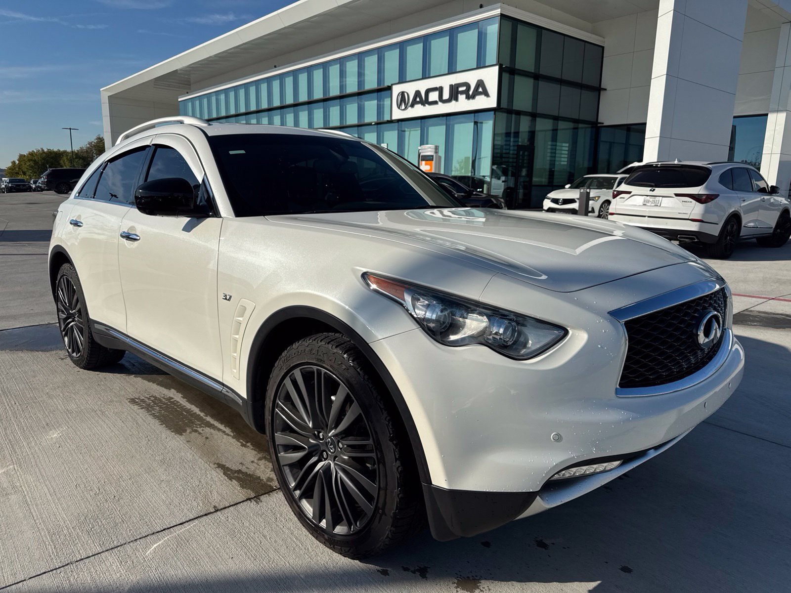 2017 INFINITI QX70