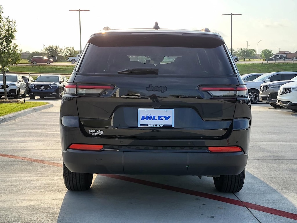 Used 2025 Jeep Grand Cherokee L Laredo SUV