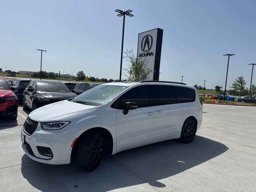 Used 2025 Chrysler Pacifica Limited Van Passenger Van