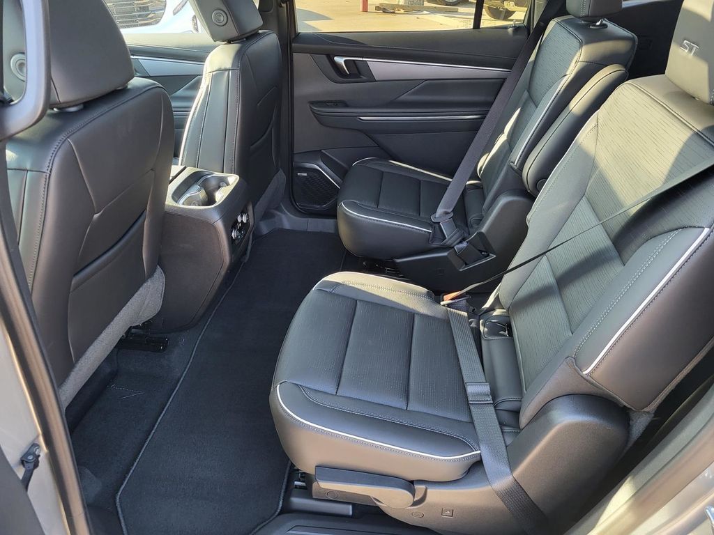 2026 Buick Enclave Sport Touring photo 4