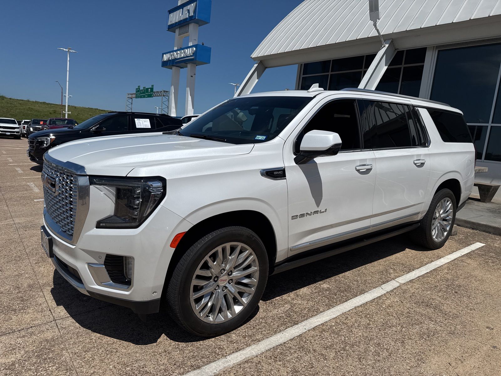 2024 GMC Yukon Denali AWD's photo