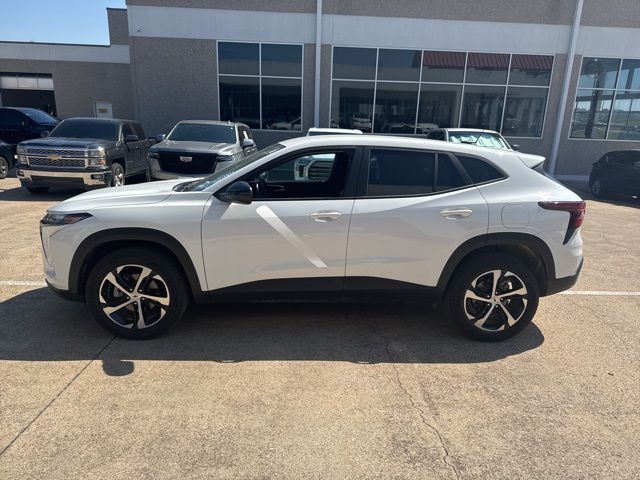 2024 Chevrolet Trax photo 2