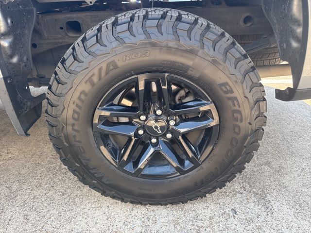 2021 Chevrolet Silverado 1500 Custom Trail Boss photo 3