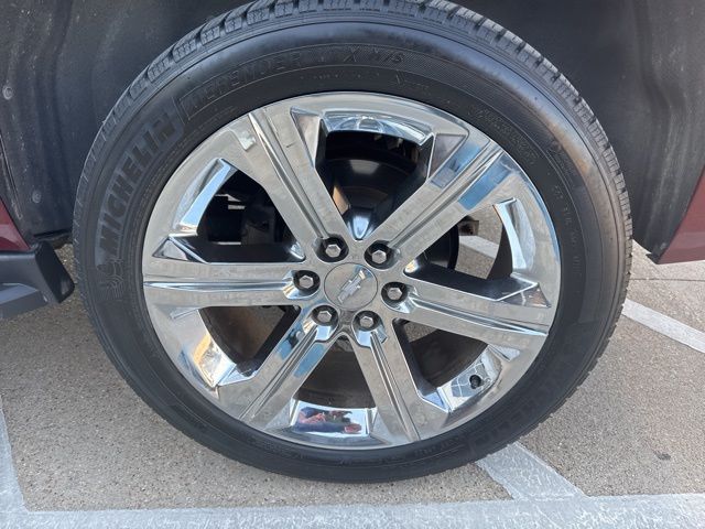 2019 Chevrolet Tahoe LT photo 3