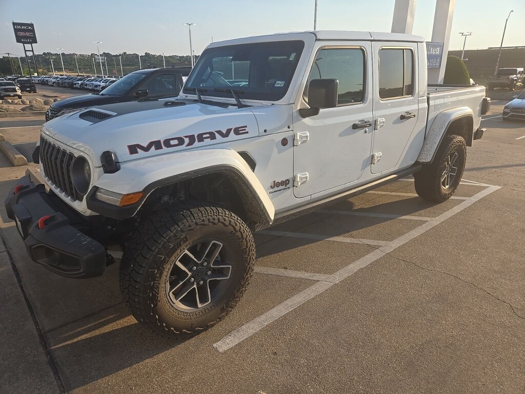 Used 2025 Jeep Gladiator Mojave Truck Crew Cab