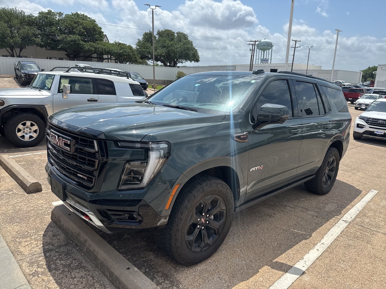 2025 GMC Yukon 4WD AT4 Ultimate's photo