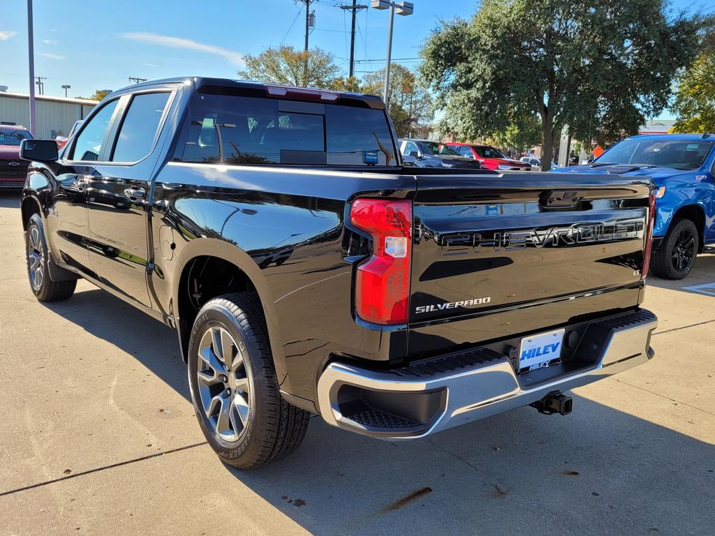 2026 Chevrolet Silverado 1500 LT photo 3