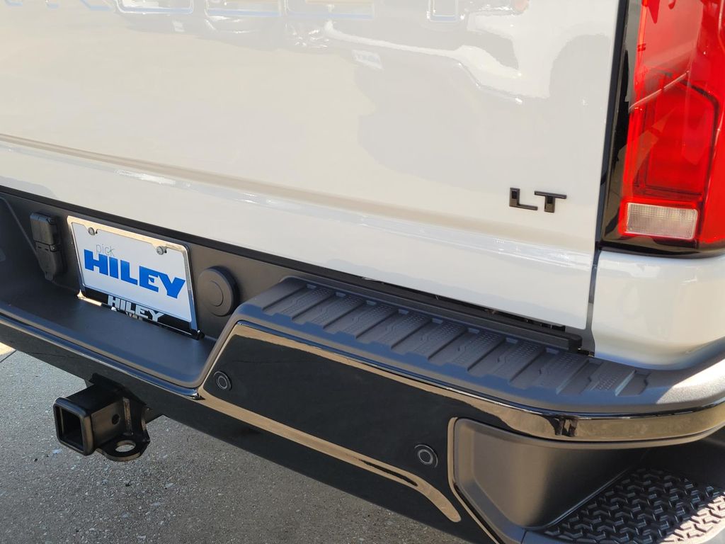 2025 Chevrolet Silverado 2500HD LT photo 3