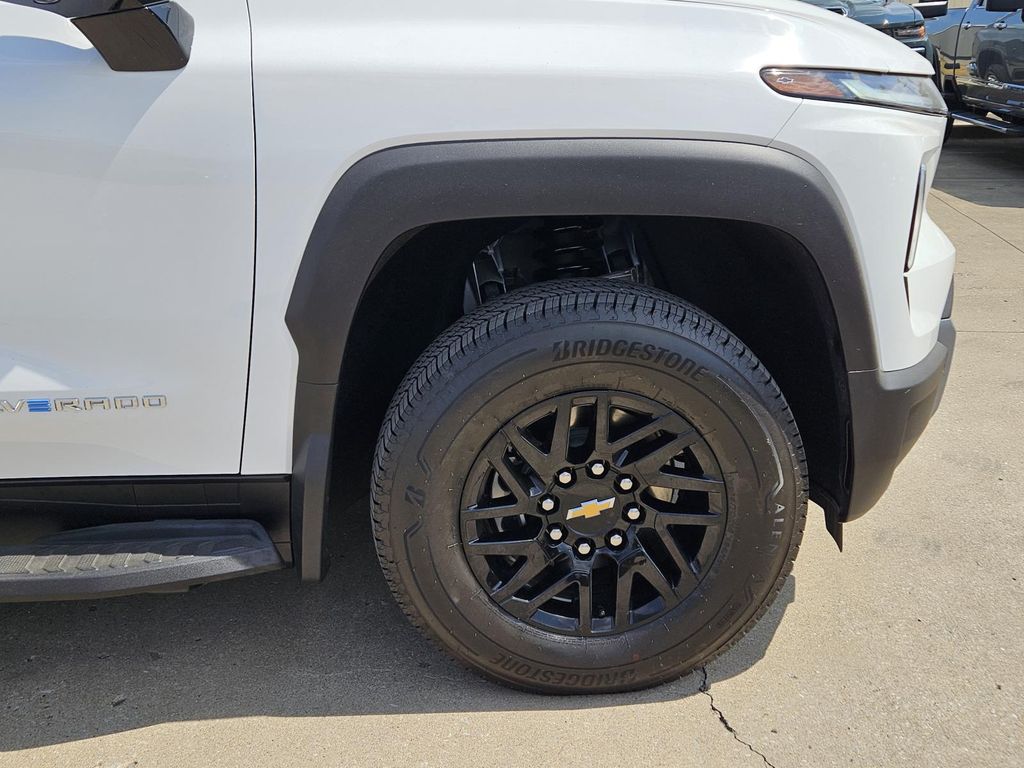 2025 Chevrolet Silverado EV LT photo 3
